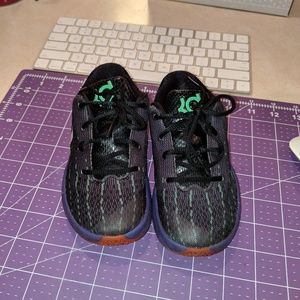 BOYS KD SIZE 10C USED BUT IN GOOD CONDITION